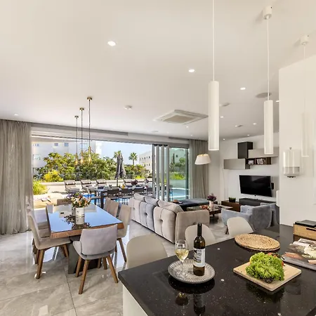 Villa Fig Tree Bay Residences 6 *
